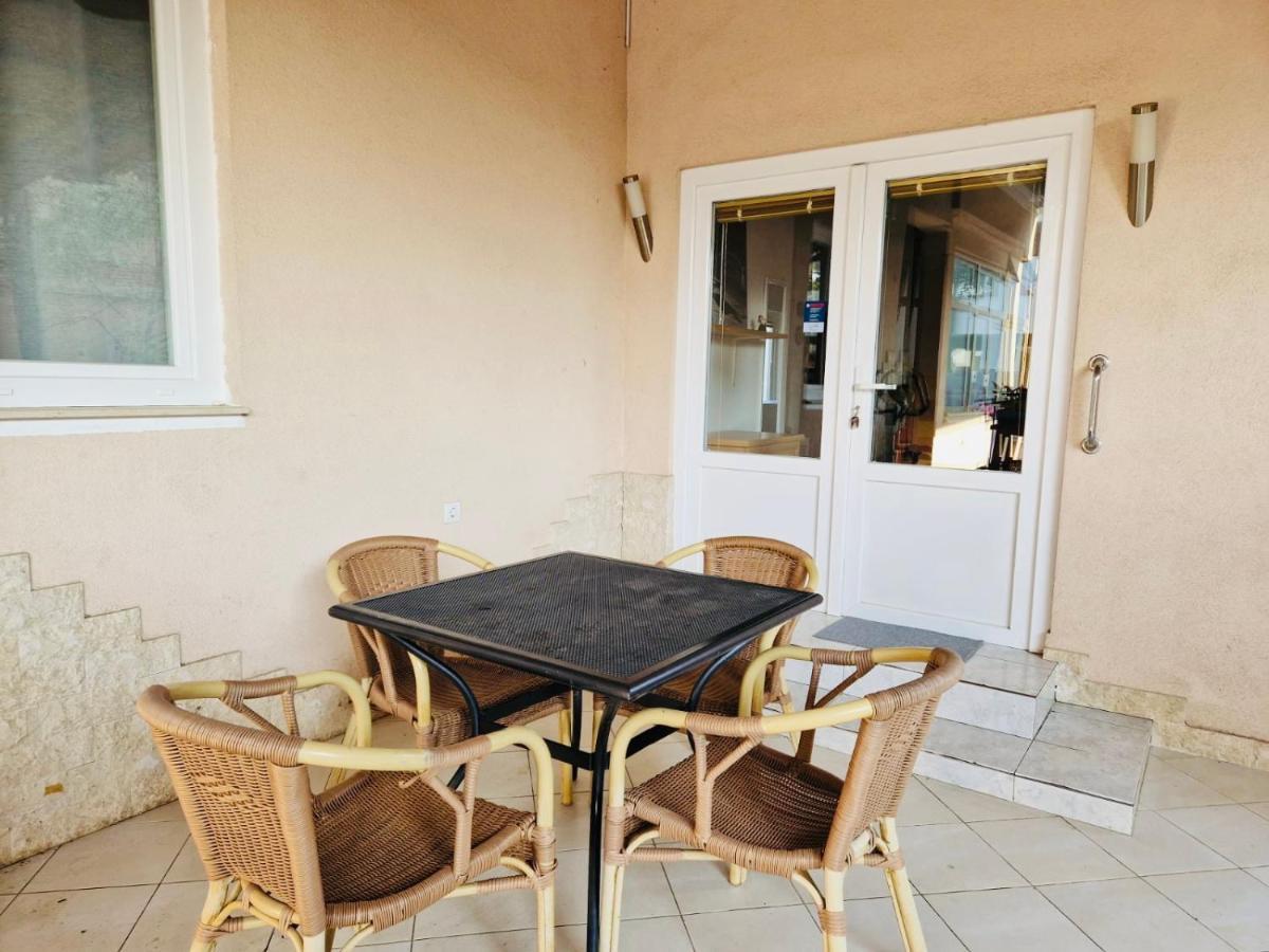 Olive Tree Apartments ロヴィニ エクステリア 写真